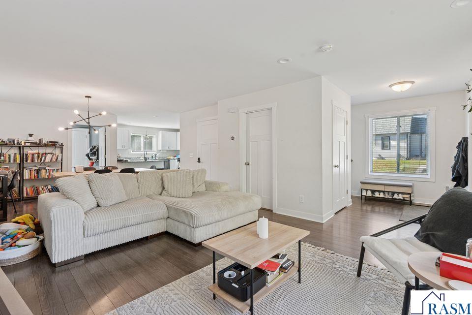 2084 E Reaney Avenue, St. Paul, MN 55119-3946 Listing Photo  5