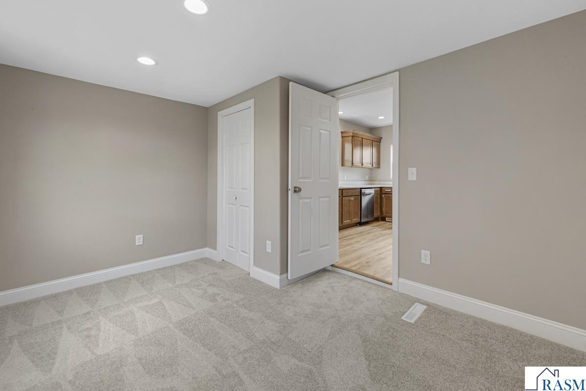 515 SW Benzel Avenue, Madelia, MN 56062 Listing Photo  20