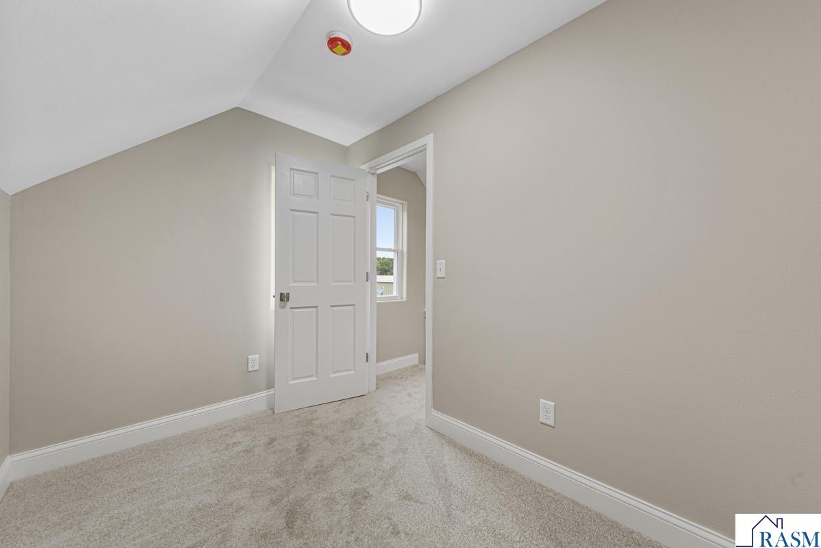 515 SW Benzel Avenue, Madelia, MN 56062 Listing Photo  22