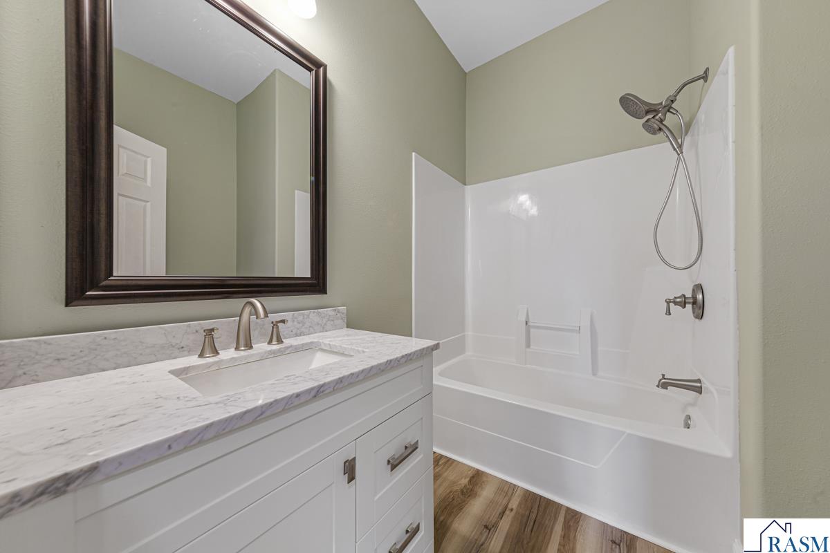 515 SW Benzel Avenue, Madelia, MN 56062 Listing Photo  23
