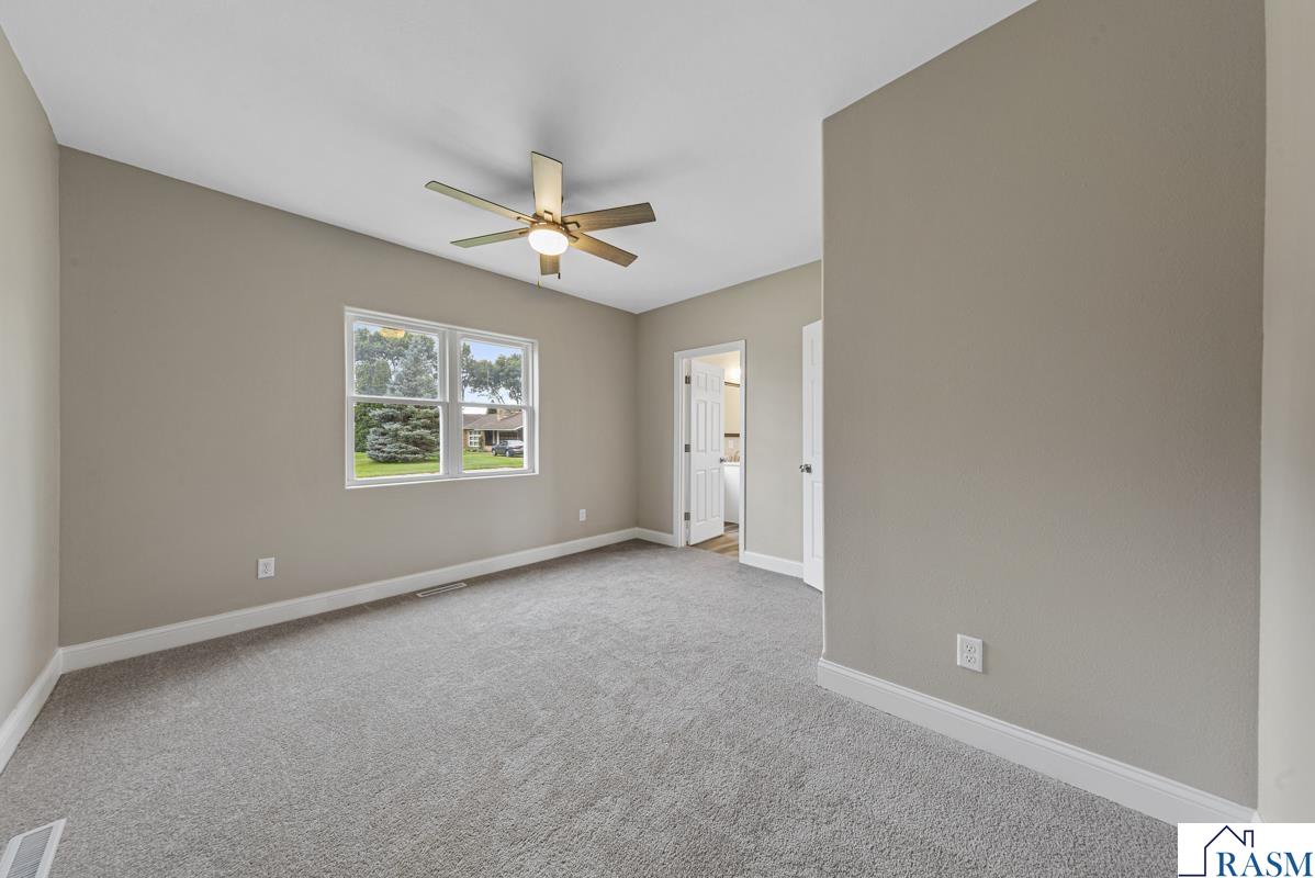 515 SW Benzel Avenue, Madelia, MN 56062 Listing Photo  31