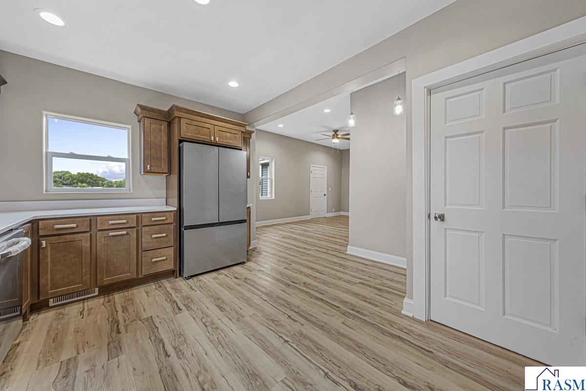 515 SW Benzel Avenue, Madelia, MN 56062 Listing Photo  10