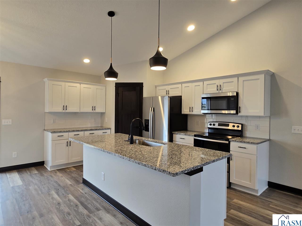 893 Mill Race Court, Madelia, MN 56062 Listing Photo  2