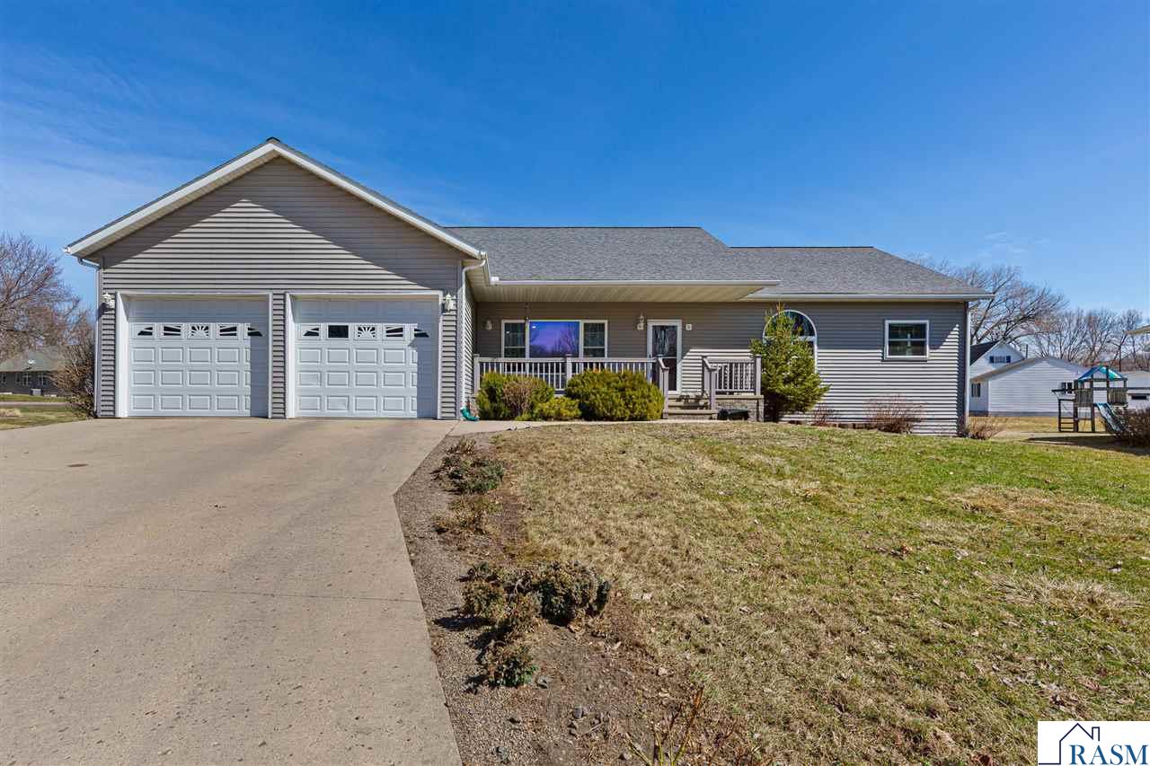 1010 N 5th Street, St. James, MN 56081 Listing Photo  2