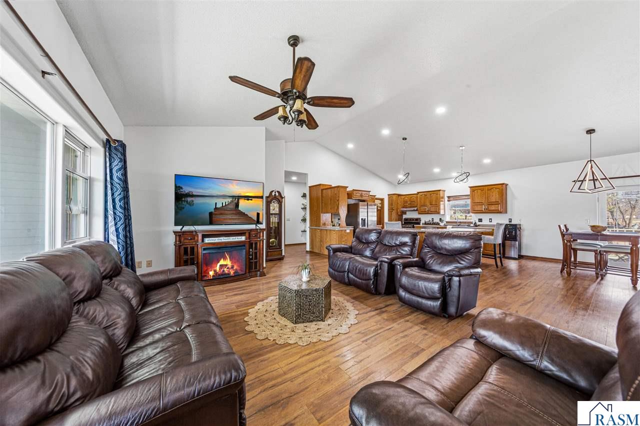 1010 N 5th Street, St. James, MN 56081 Listing Photo  14