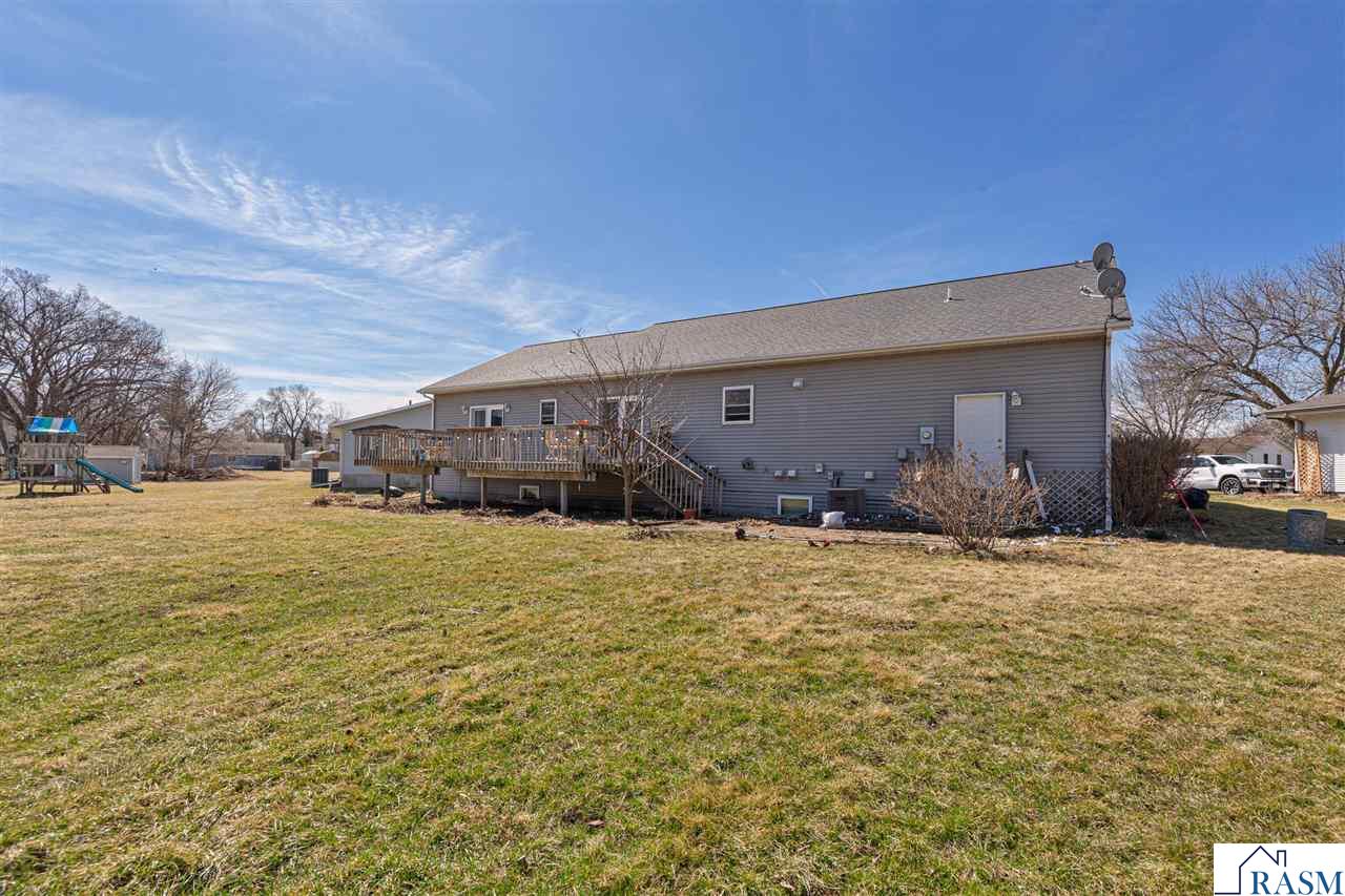 1010 N 5th Street, St. James, MN 56081 Listing Photo  3