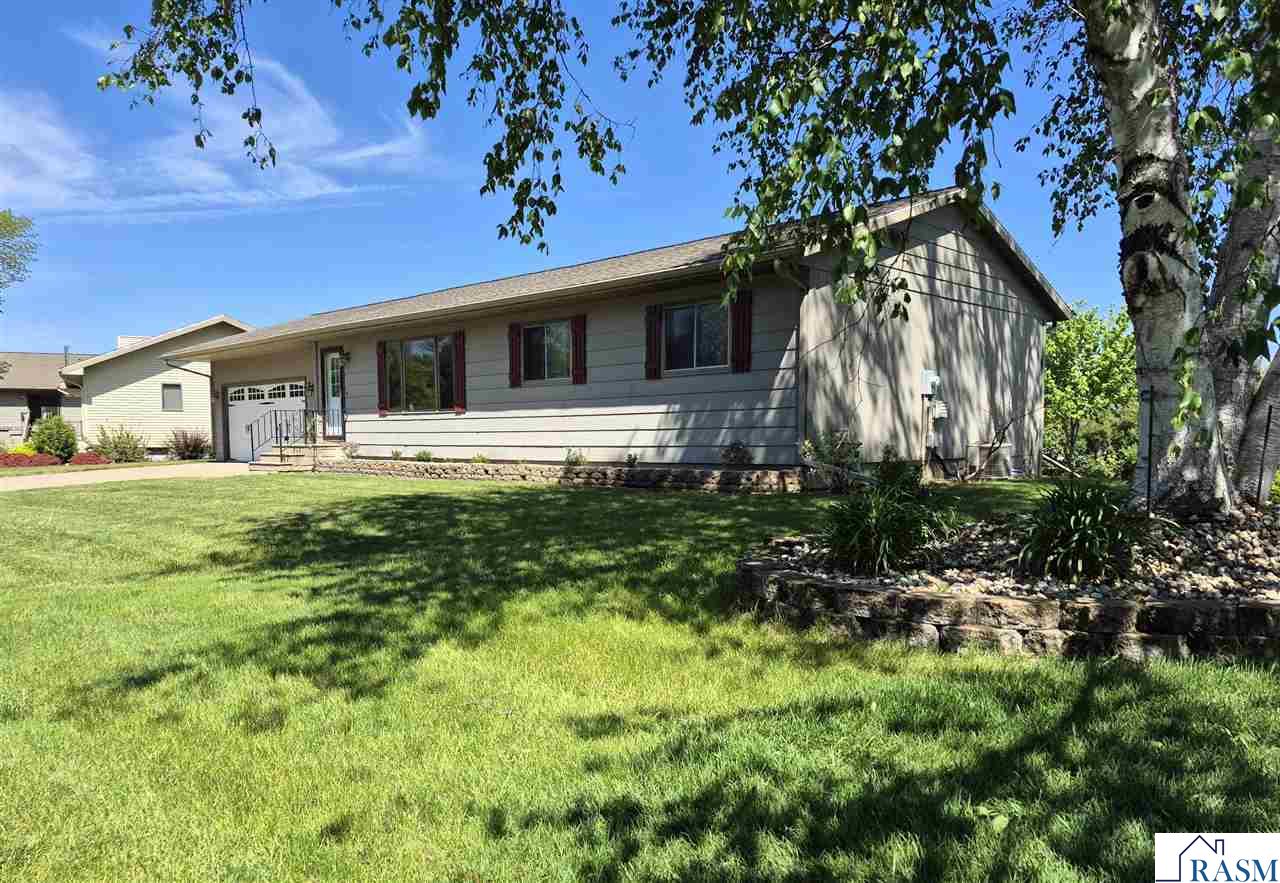 833 NE 6th Avenue, Sleepy Eye, MN 56085 Listing Photo  1