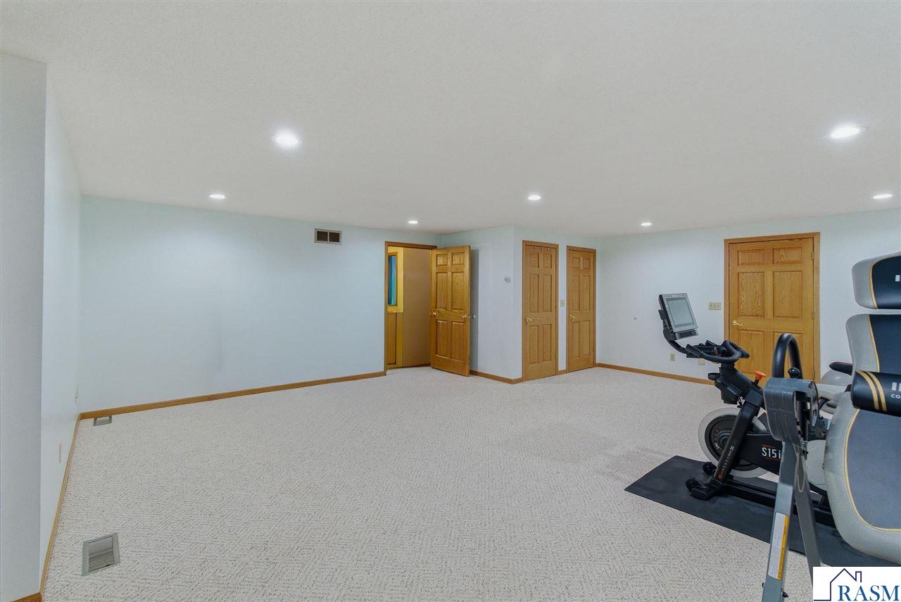 233 Gilbert Ave SW, Madelia, MN 56062 Listing Photo  21
