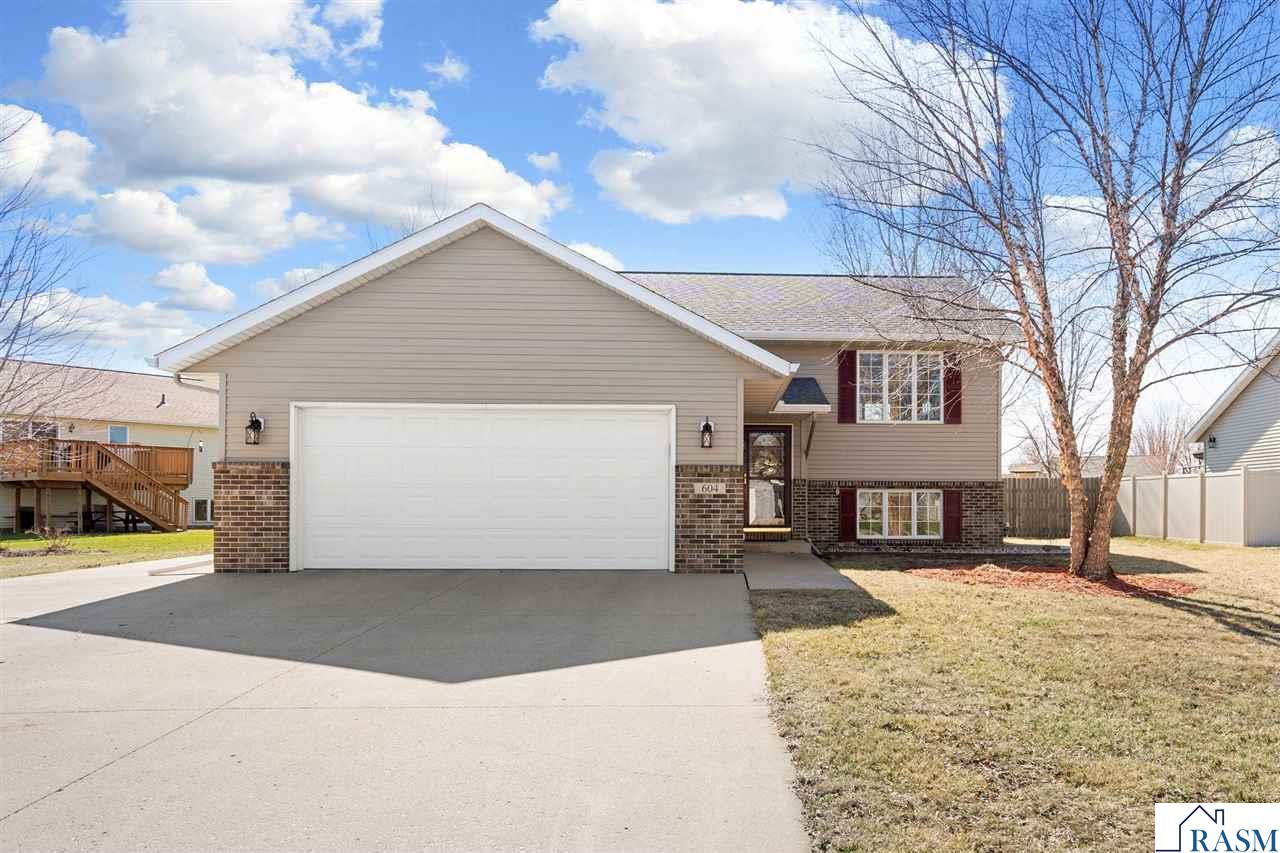 604 St Andrews Drive, Mankato, MN 56001 Listing Photo  1
