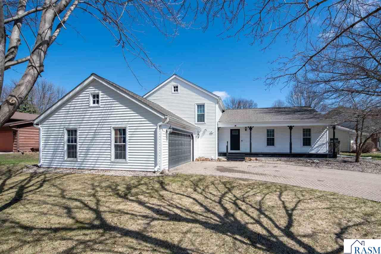 1037 Oak Terrace Drive, North Mankato, MN 56003 Listing Photo  1
