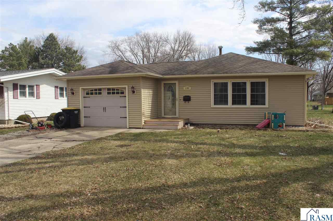 1109 S Moore Street, Blue Earth, MN 56013 Listing Photo  1
