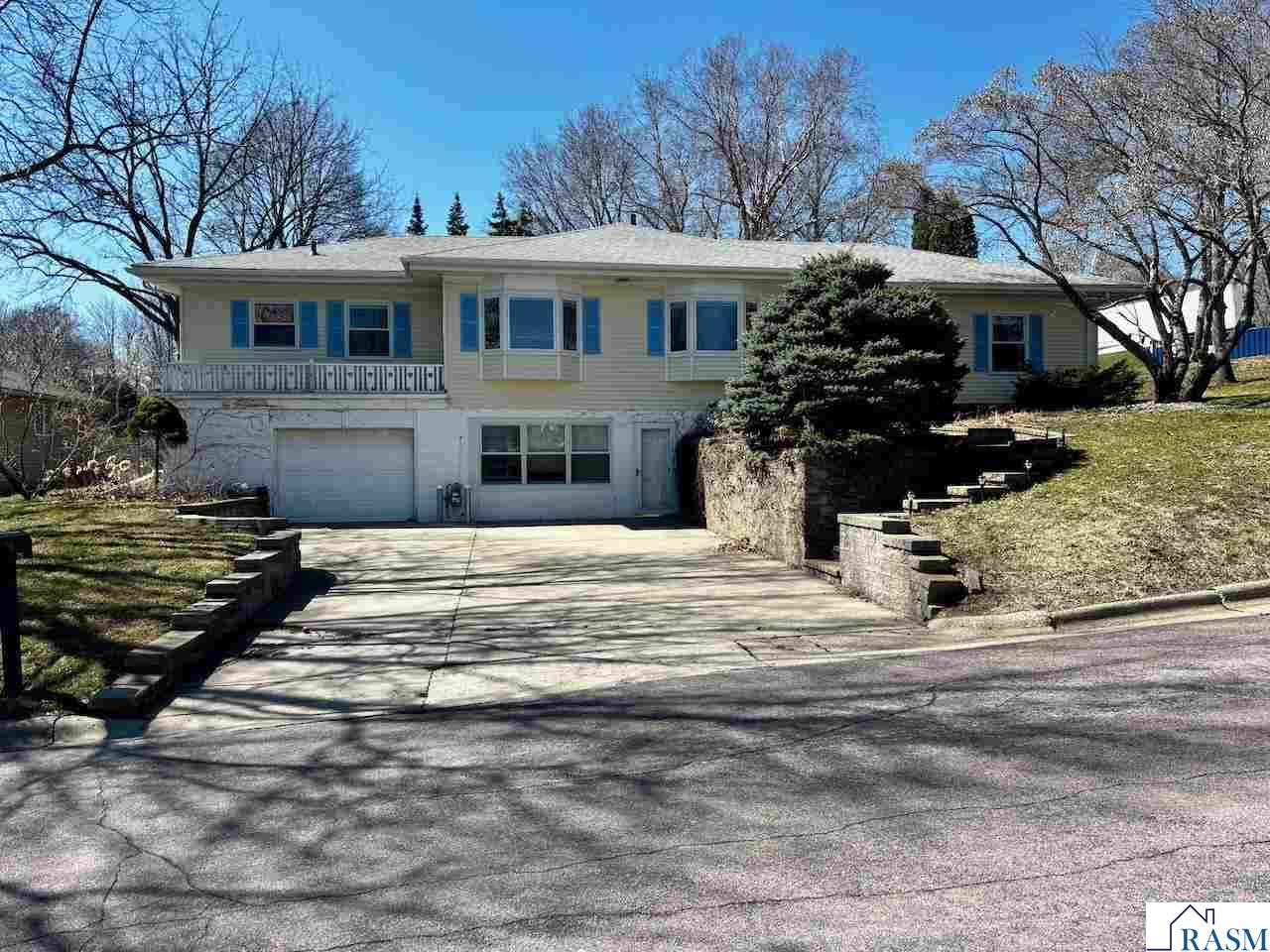 724 W Nassau Street, St. Peter, MN 56082 Listing Photo  2