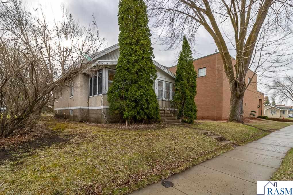 115 N Lexington Avenue, Le Center, MN 56057 Listing Photo  1