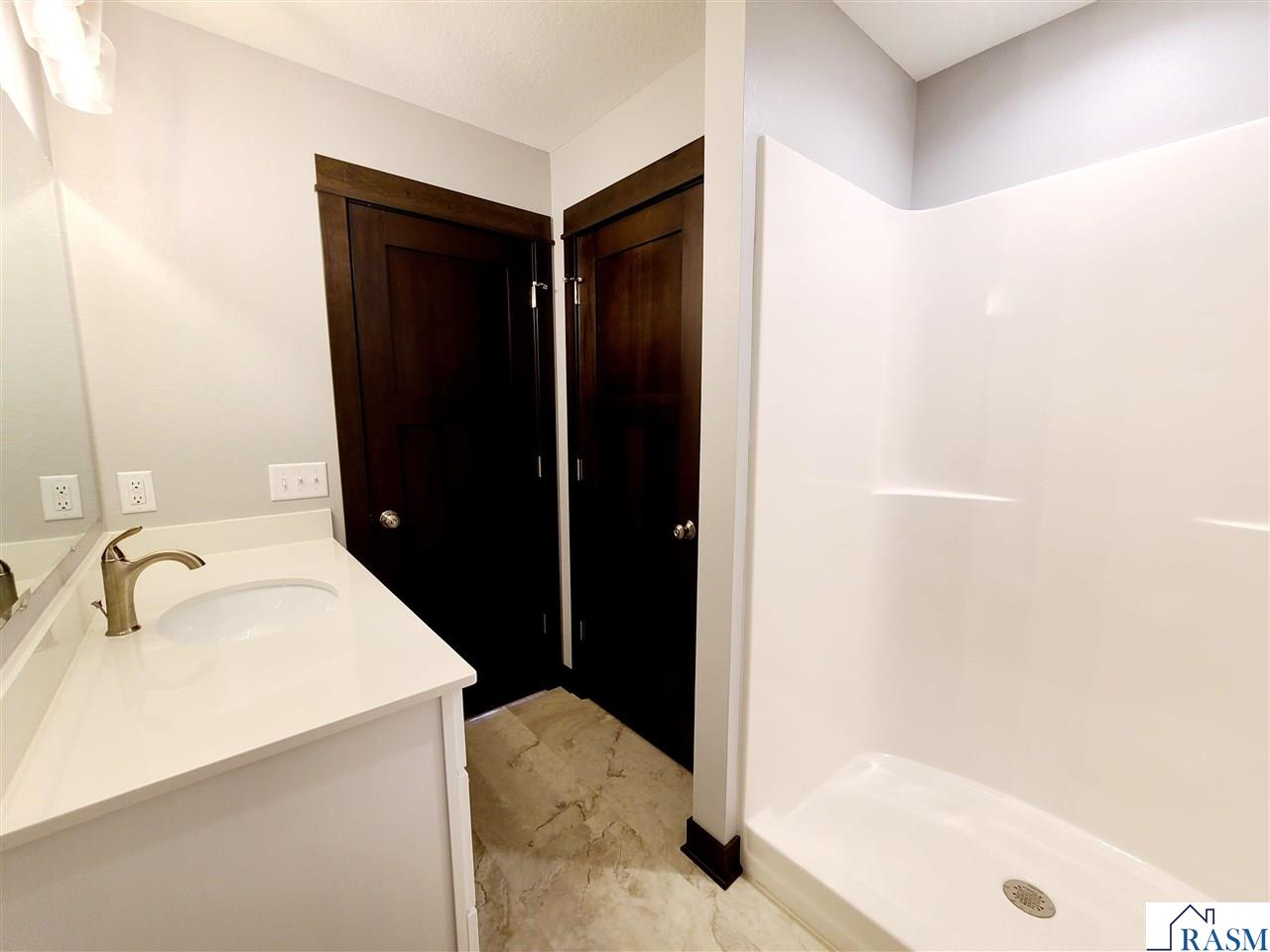 1066 Cullen Street, St. Peter, MN 56082-2538 Listing Photo  17