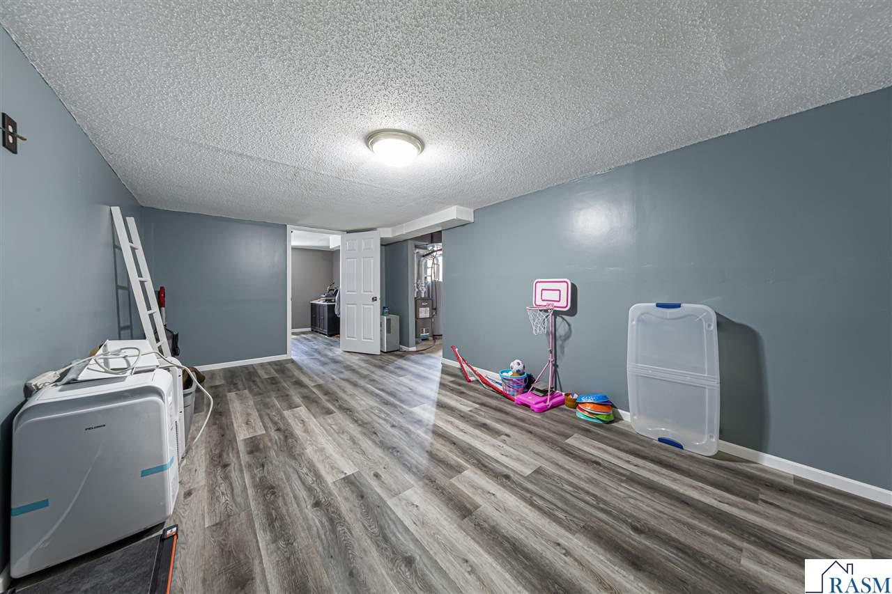 404 3rd Avenue, Pemberton, MN 56078-9700 Listing Photo  17