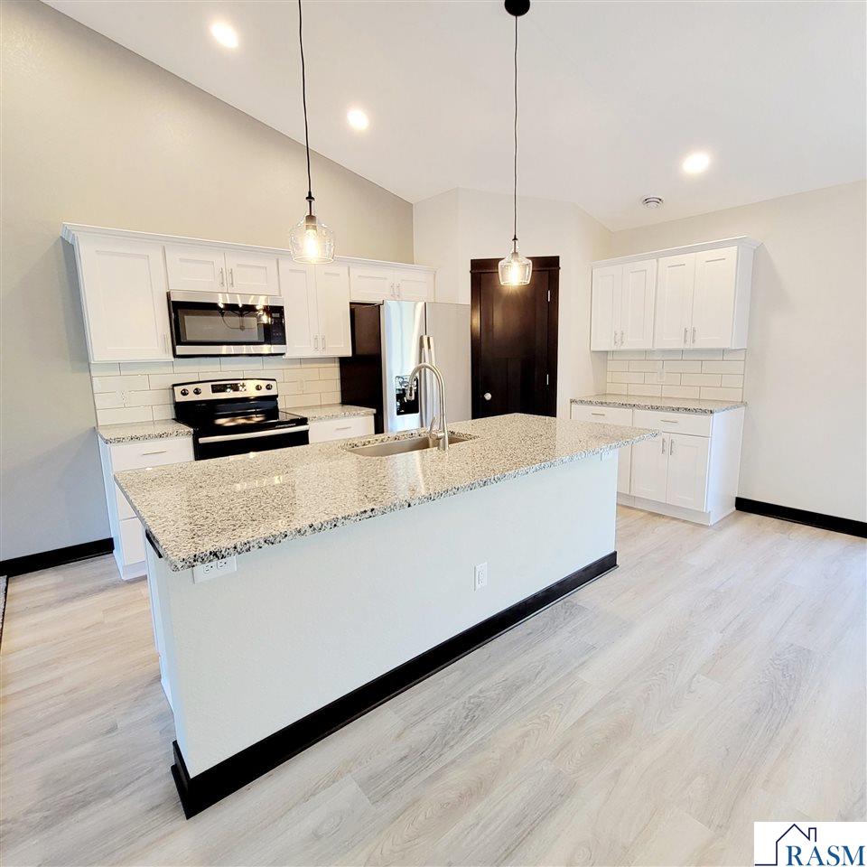 1088 Cullen Street, St. Peter, MN 56082-7545 Listing Photo  6