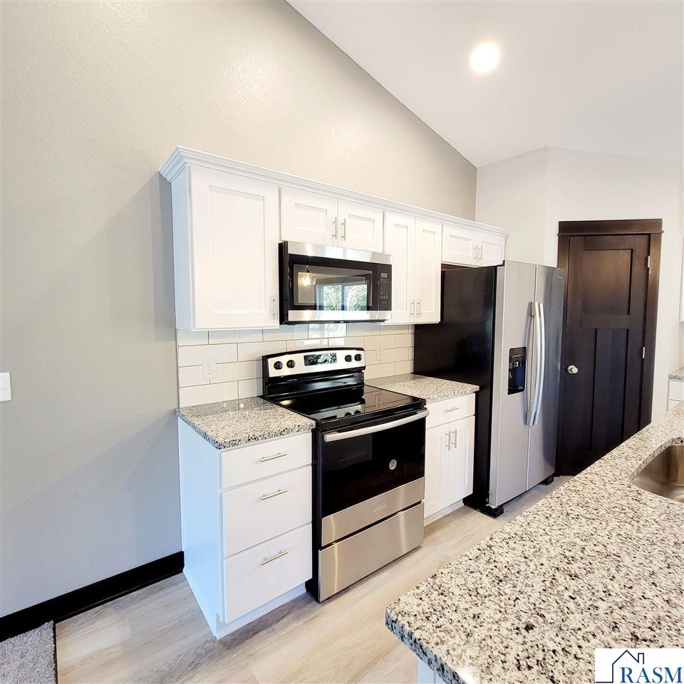 1088 Cullen Street, St. Peter, MN 56082-7545 Listing Photo  8