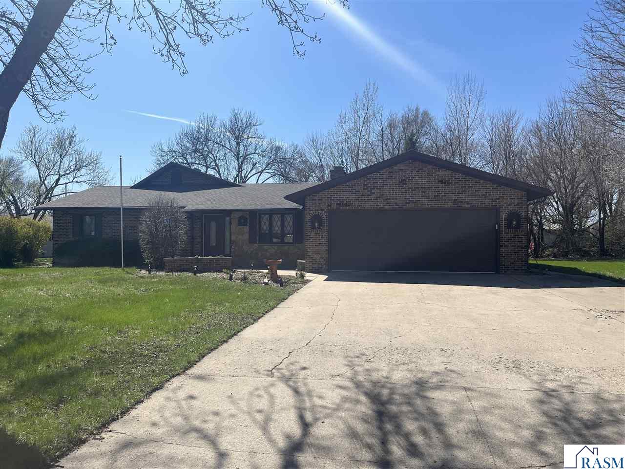 311 1st Street North, St. James, MN 56081 Listing Photo  1