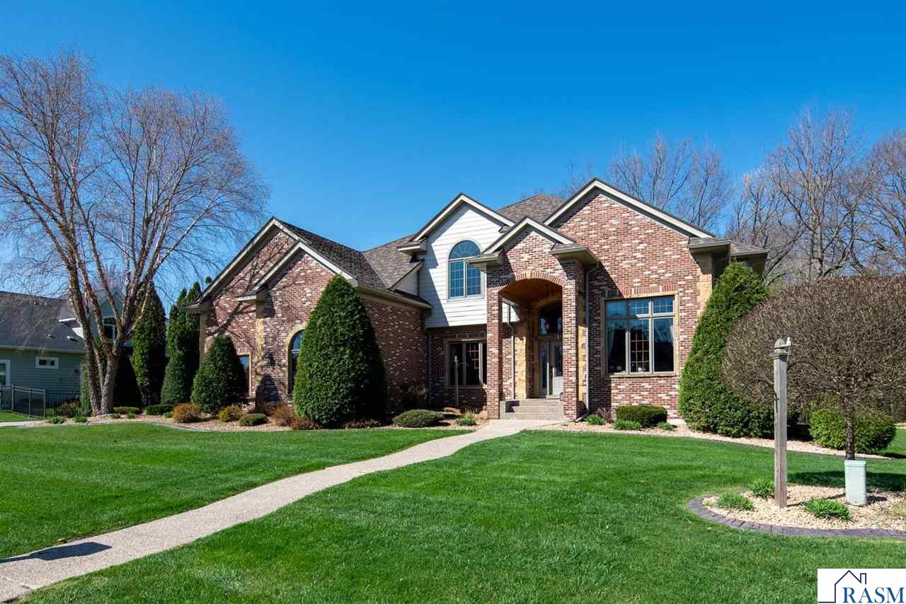 204 Woodhill Court, Mankato, MN 56001 Listing Photo  1