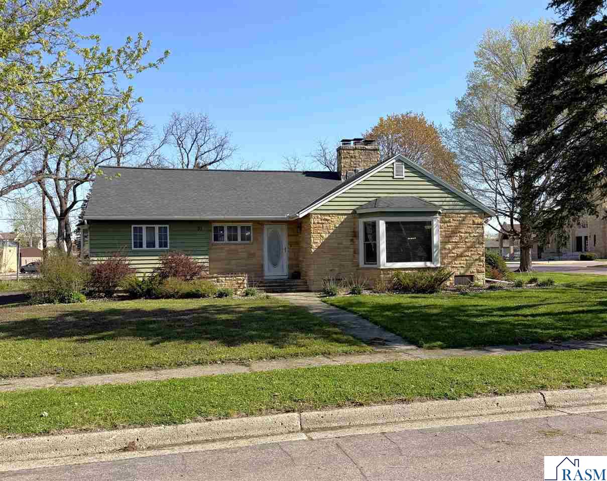 31 E Lake Avenue, Minnesota Lake, MN 56068 Listing Photo  1
