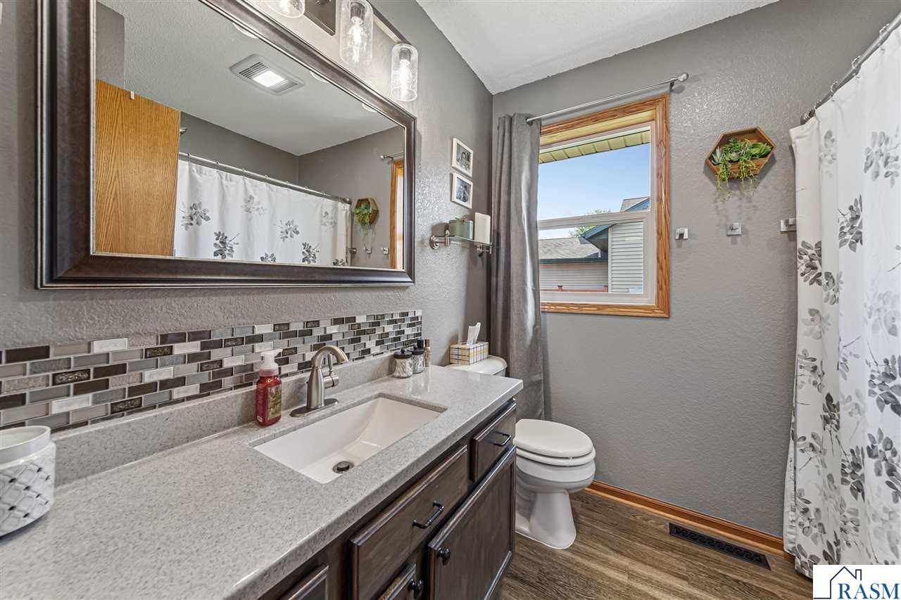 2114 York Street, St. Peter, MN 56082 Listing Photo  12