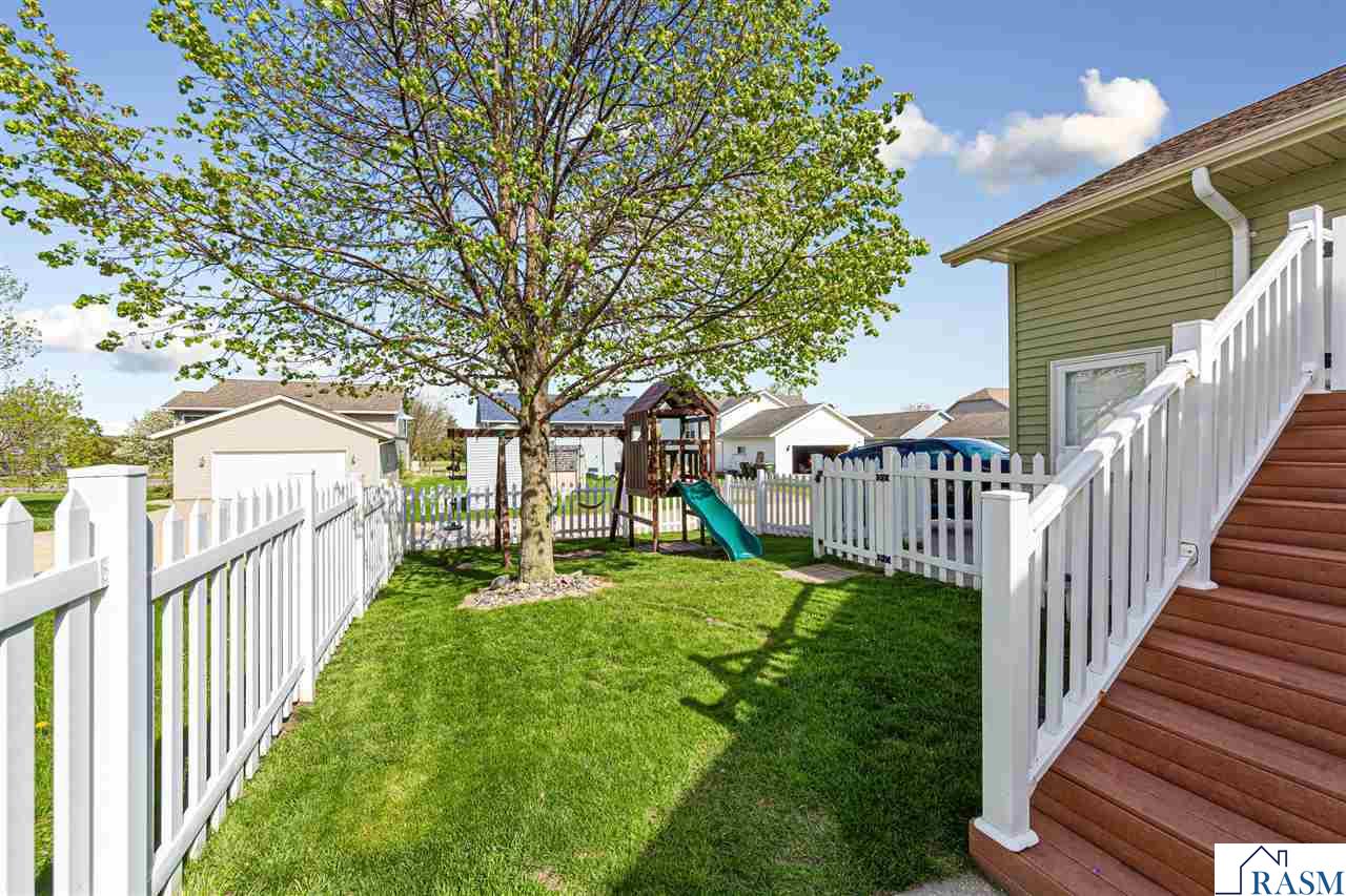 2114 York Street, St. Peter, MN 56082 Listing Photo  22
