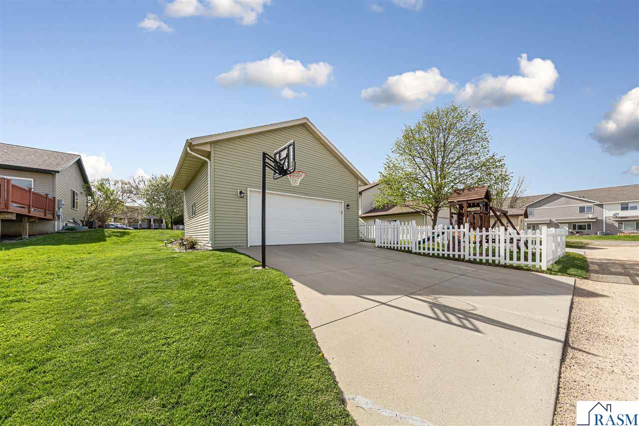 2114 York Street, St. Peter, MN 56082 Listing Photo  24