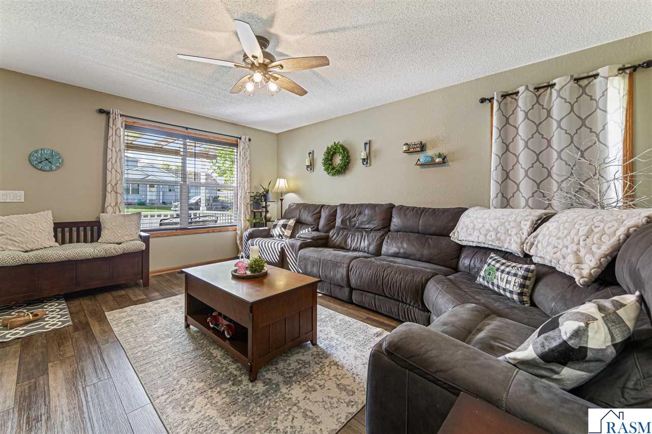 2114 York Street, St. Peter, MN 56082 Listing Photo  5