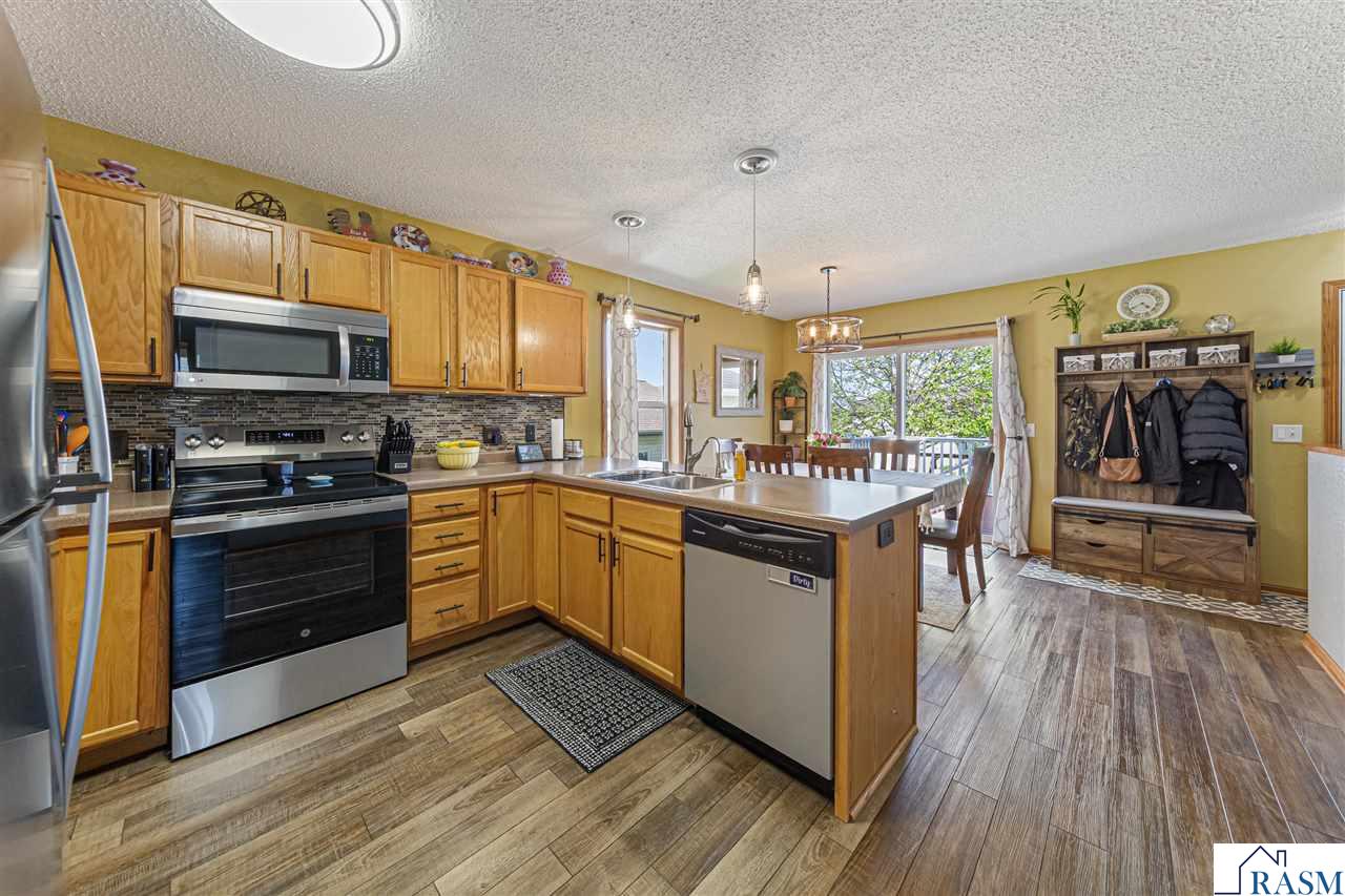 2114 York Street, St. Peter, MN 56082 Listing Photo  6