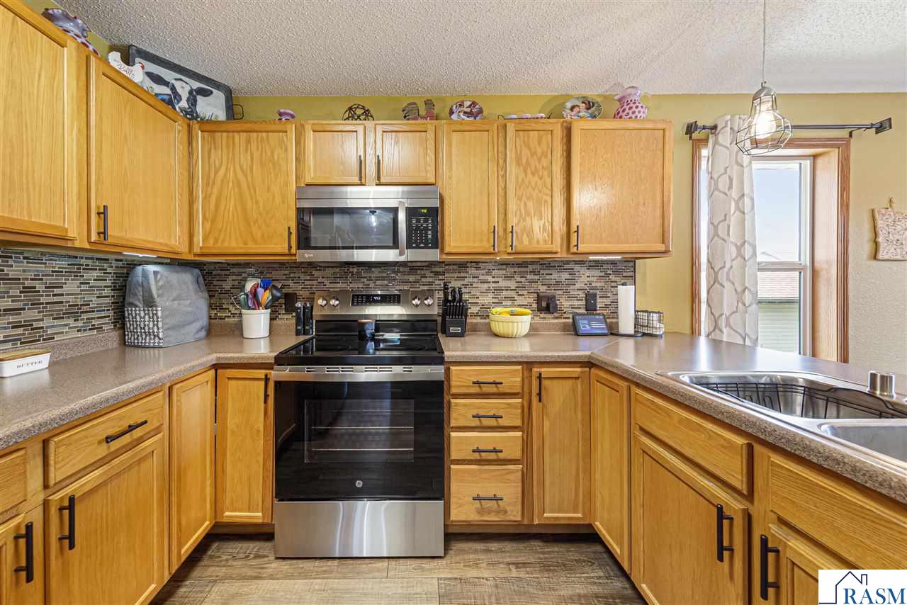 2114 York Street, St. Peter, MN 56082 Listing Photo  8