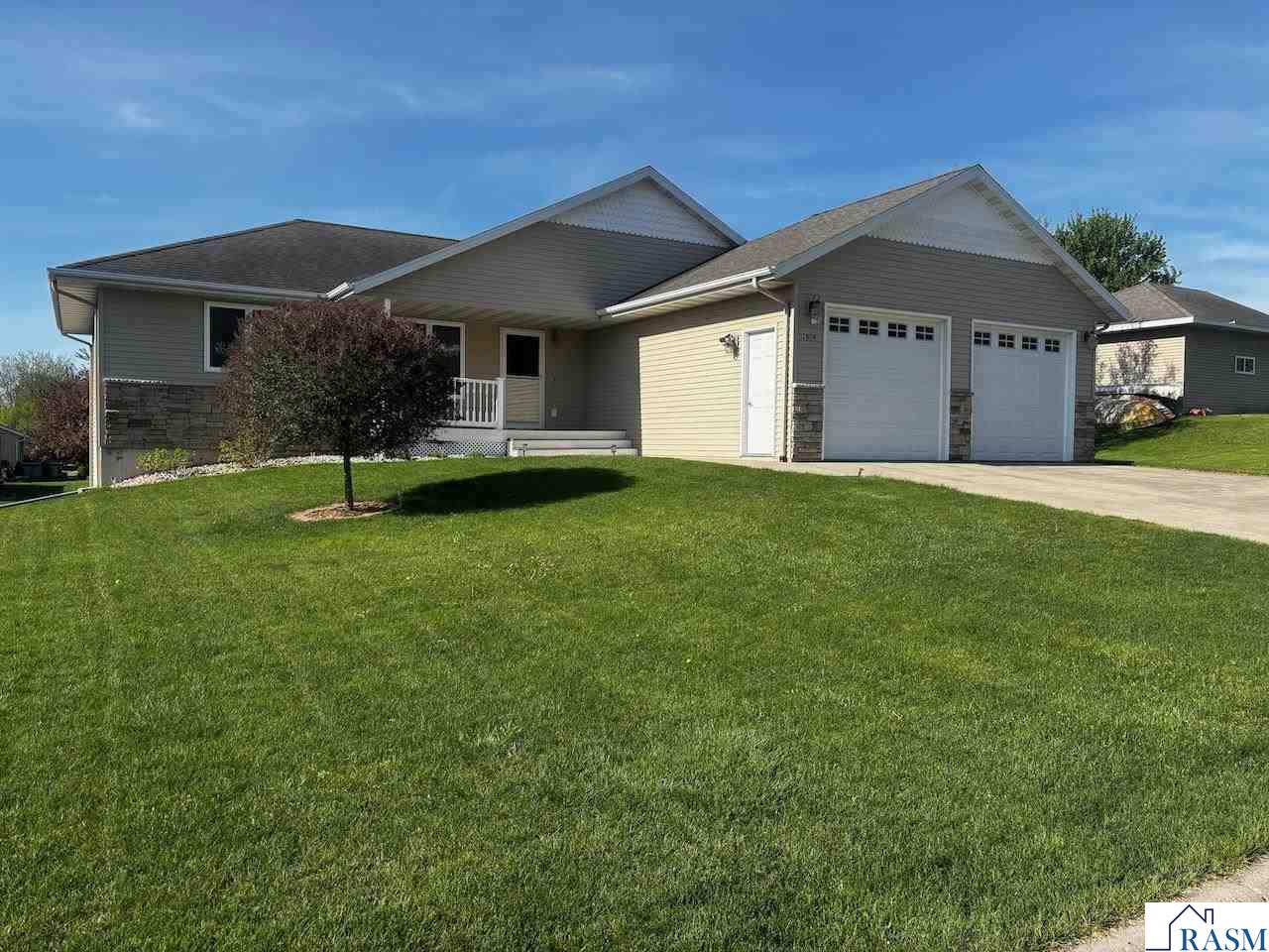 1924 Rock Ridge Lane, St. Peter, MN 56082 Listing Photo  1