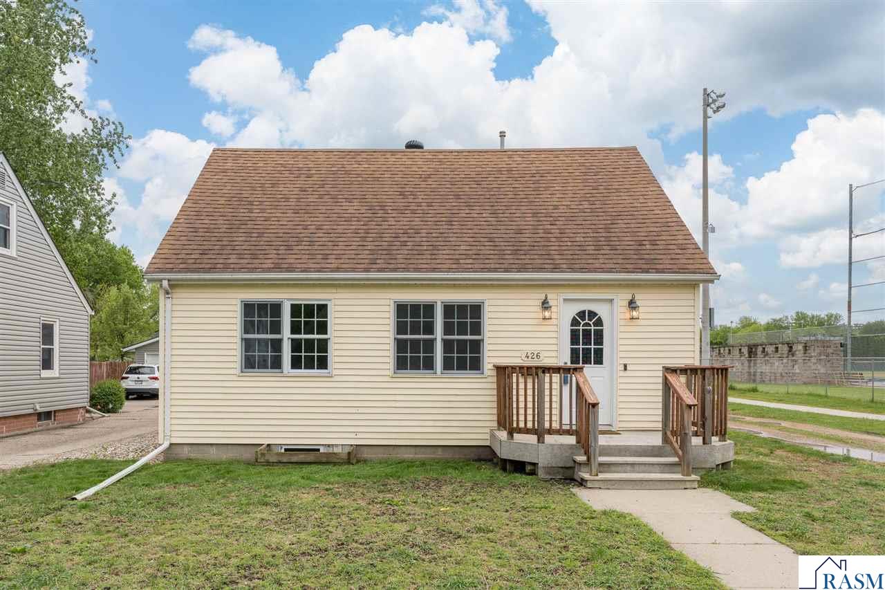 426 W Skaro Street, St. Peter, MN 56082 Listing Photo  1