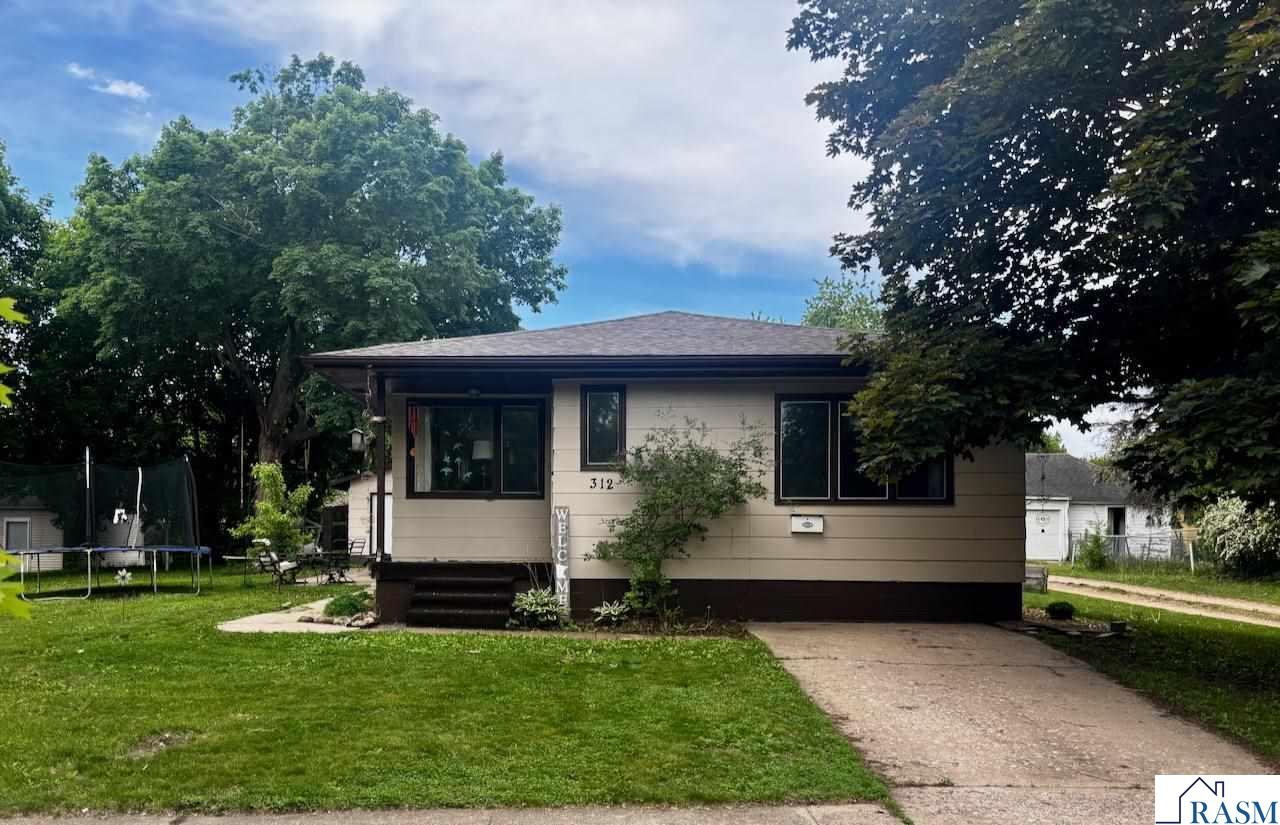 312 W Jefferson Avenue, St. Peter, MN 56082 Listing Photo  1