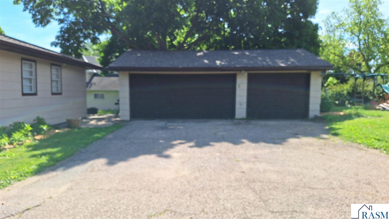 312 W Jefferson Avenue, St. Peter, MN 56082 Listing Photo  27