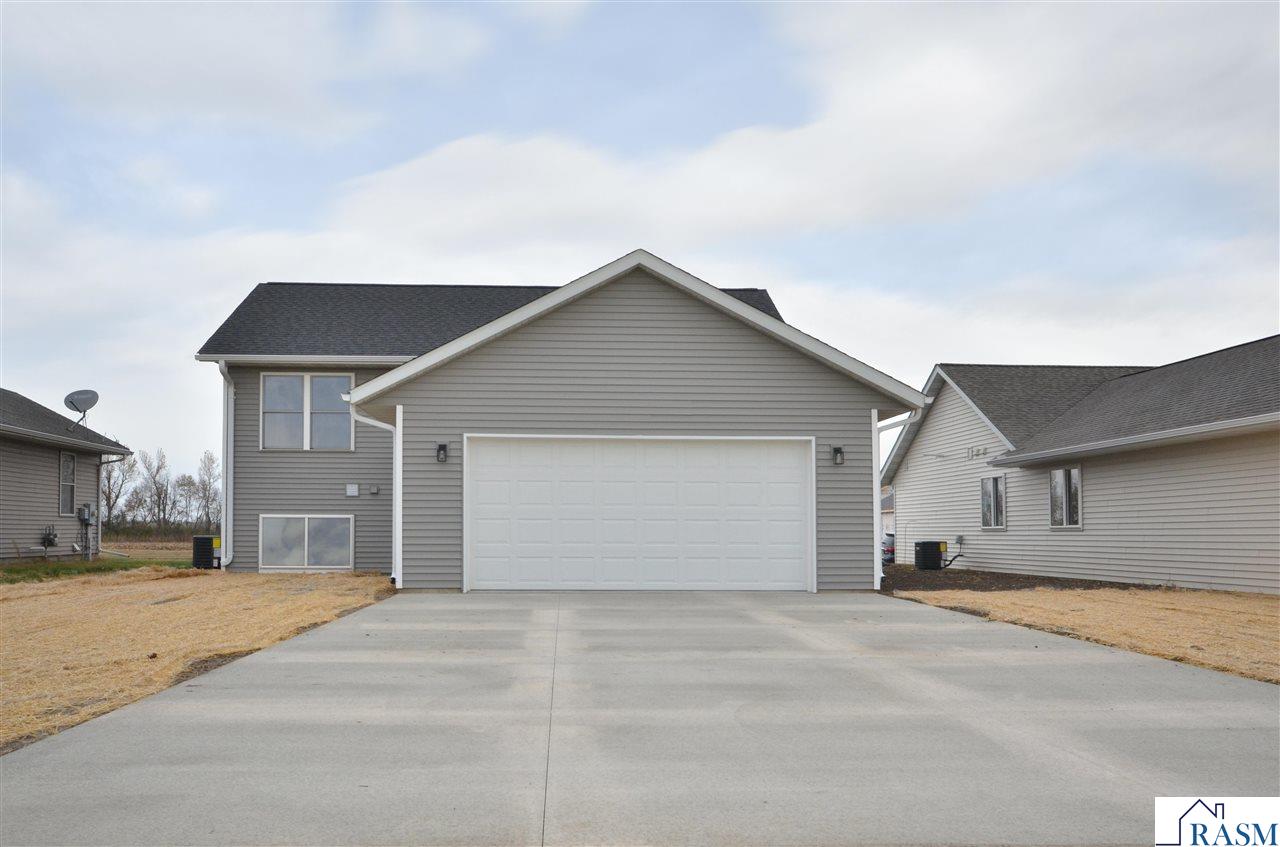 2105 Lunden Street, St. Peter, MN 56082 Listing Photo  4