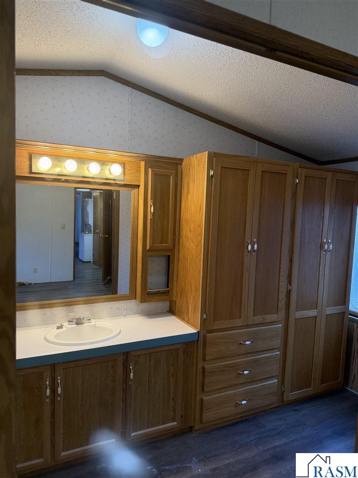 13 NW 22nd Avenue, Faribault, MN 55021 Listing Photo  7