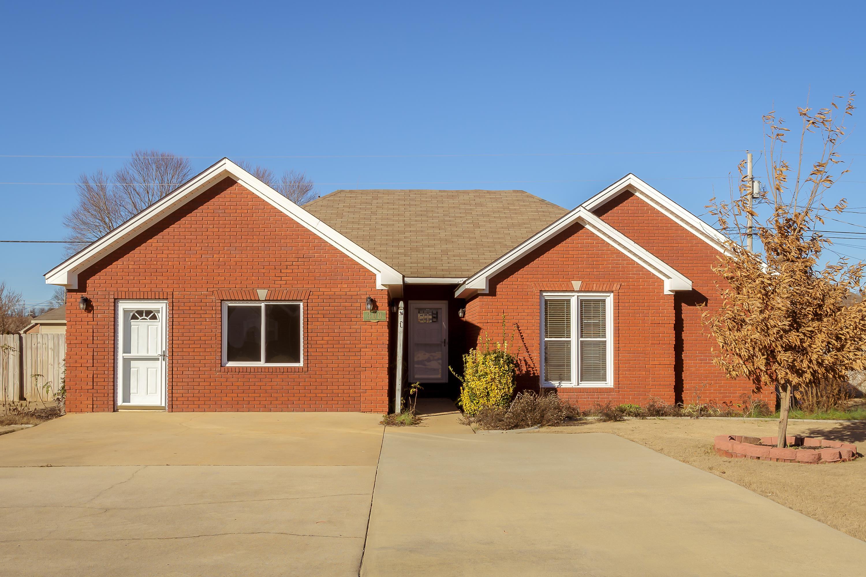 309 E Nassau Ave, Muscle Shoals, AL 35661 — photo 1