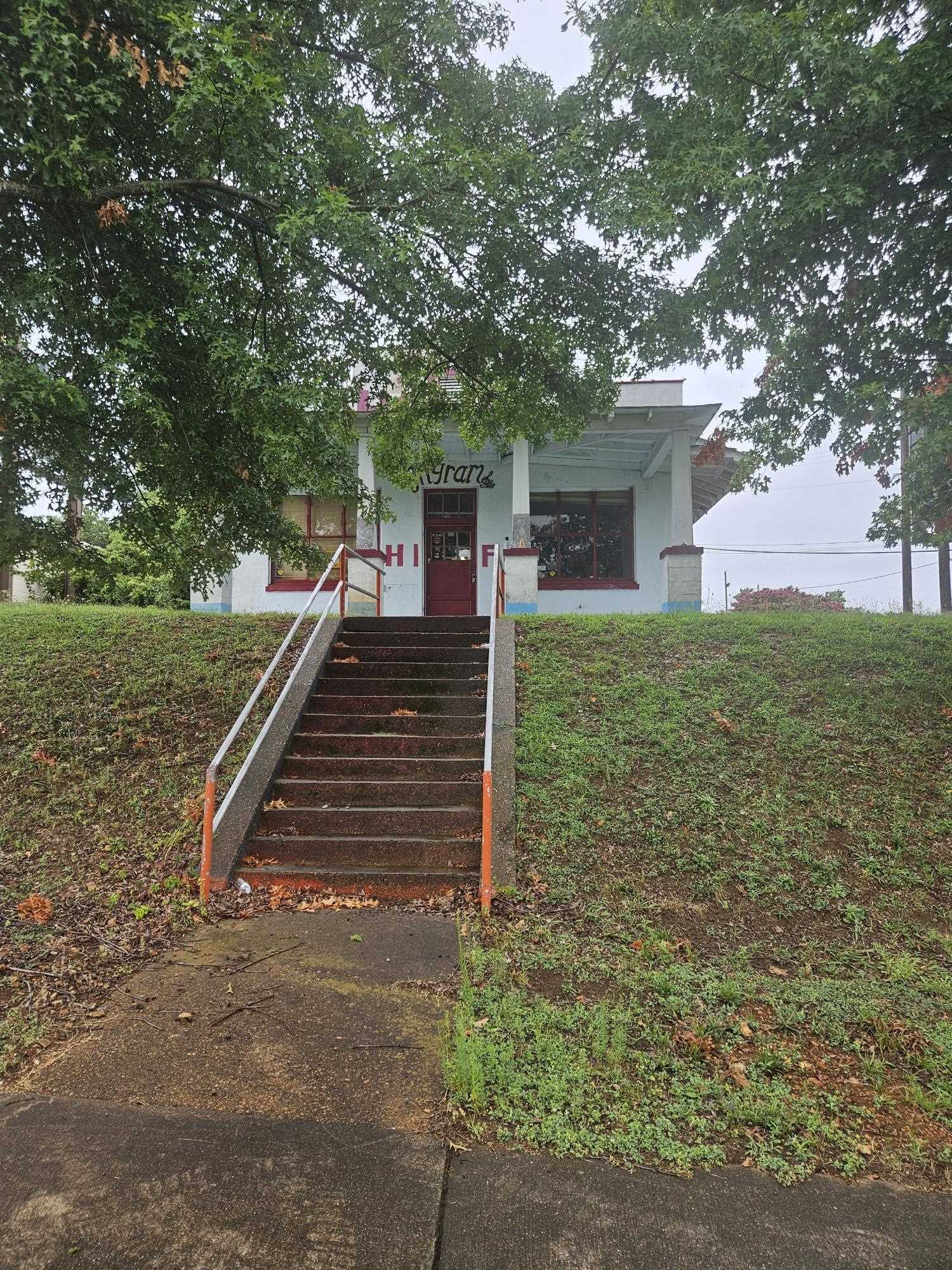 623 Court St, Florence, AL 35630 — photo 2