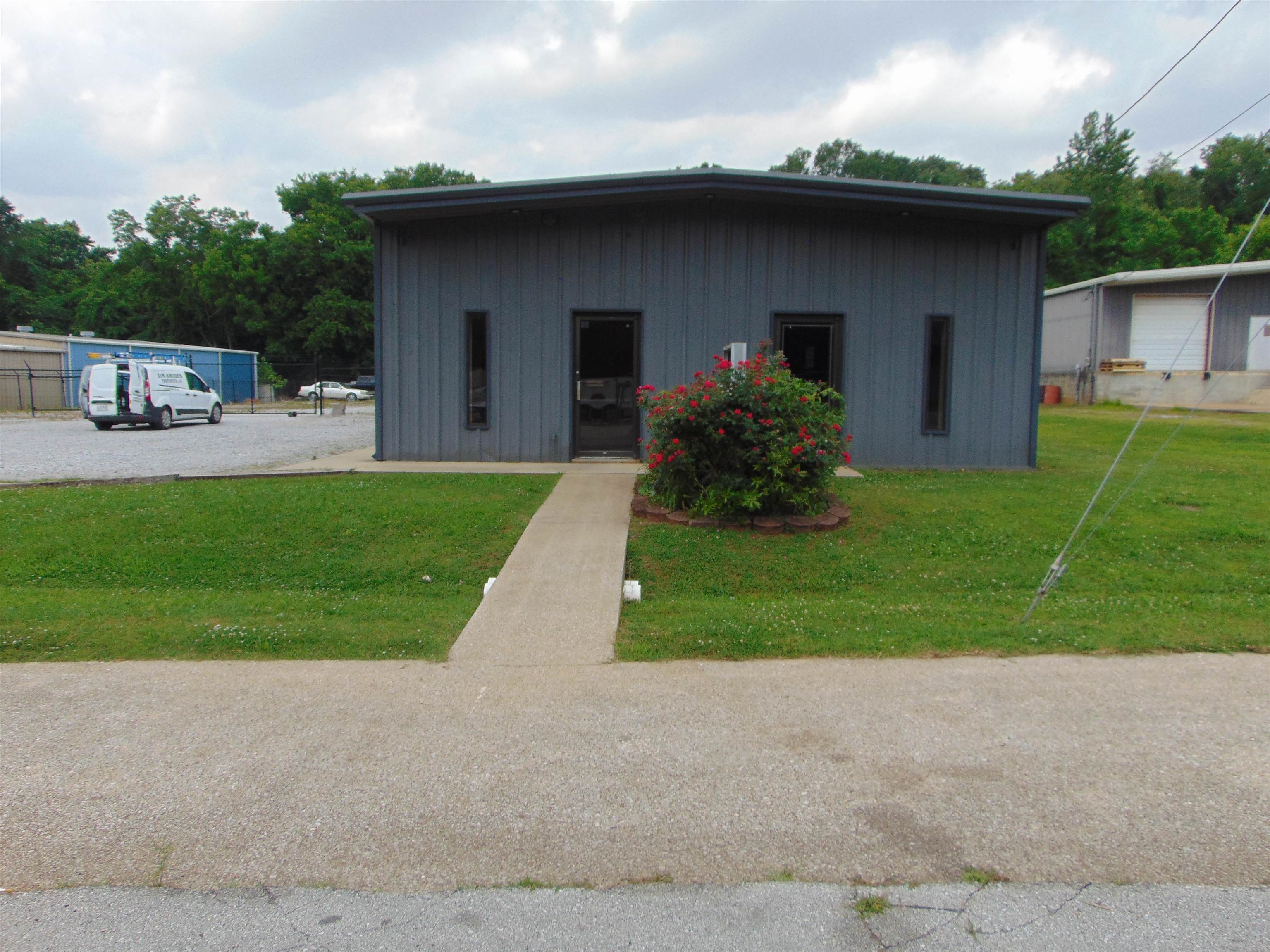 707 N Broadway St, Florence, AL 35630 — photo 1
