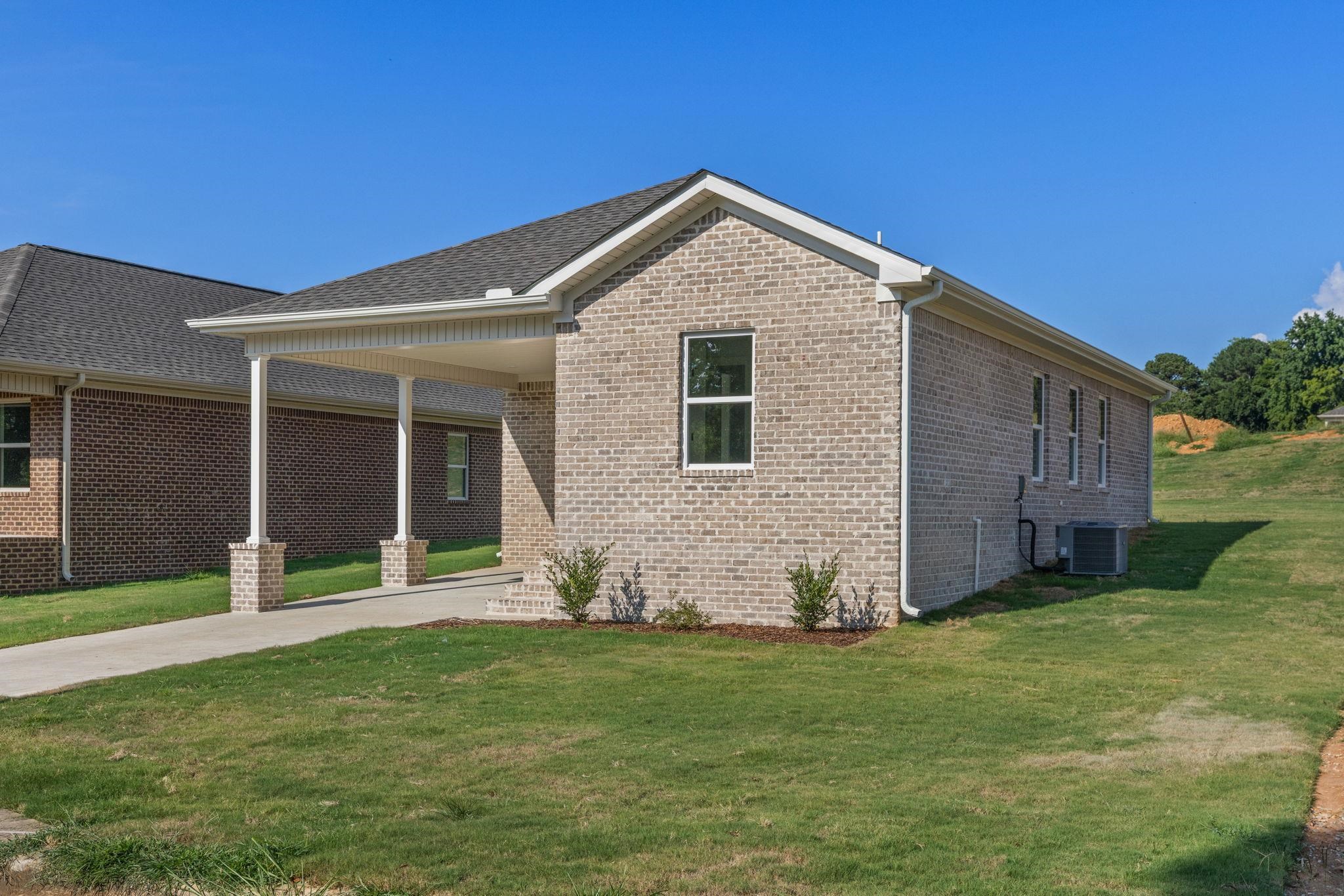 31 S Crown St, Florence, AL 35630 — photo 2