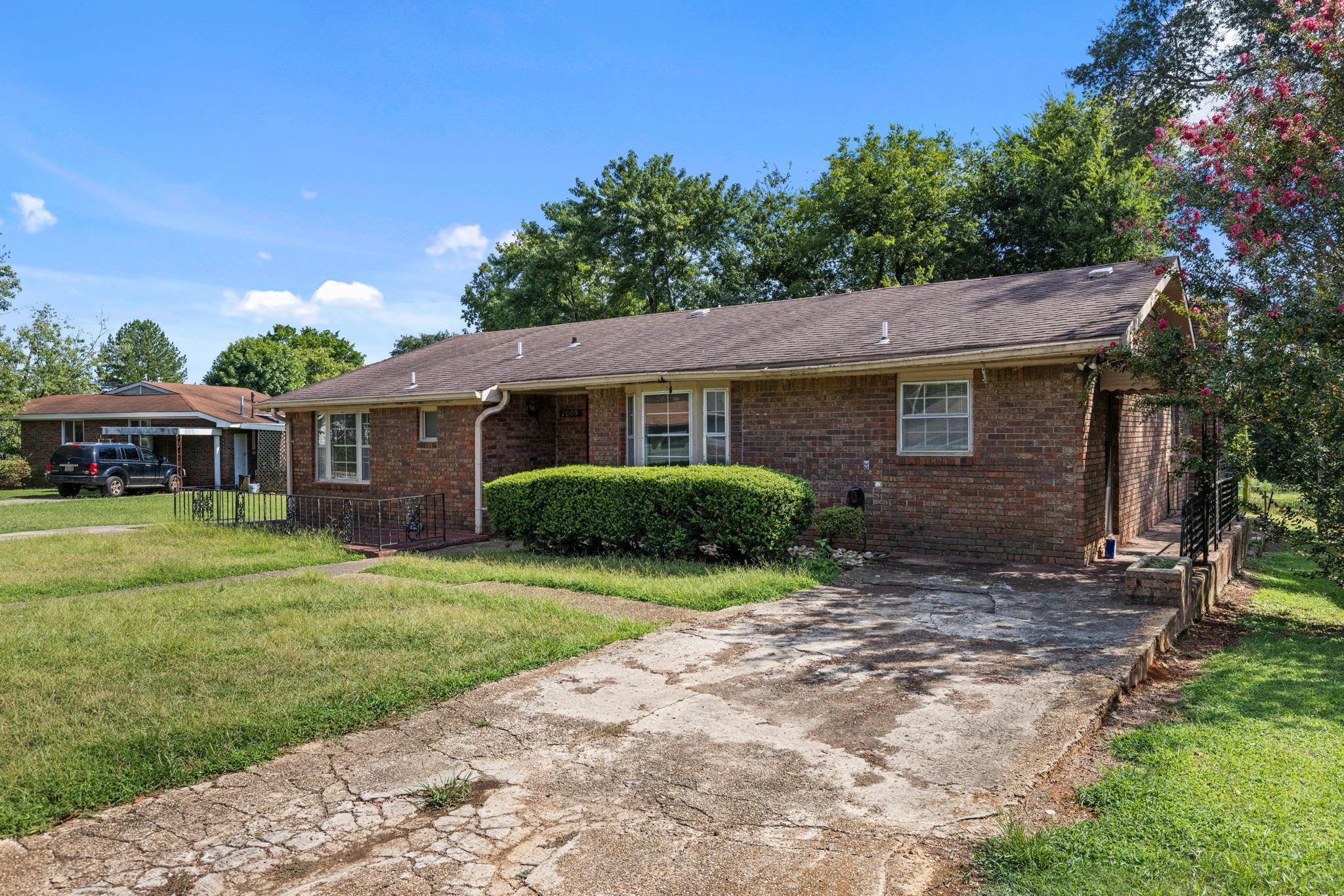 1005 W Irvine Ave, Florence, AL 35630 — photo 2