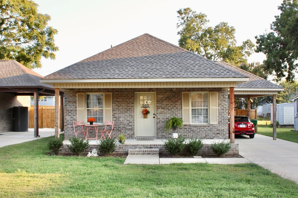 305 W 1st St, Tuscumbia, AL 35674 — photo 1