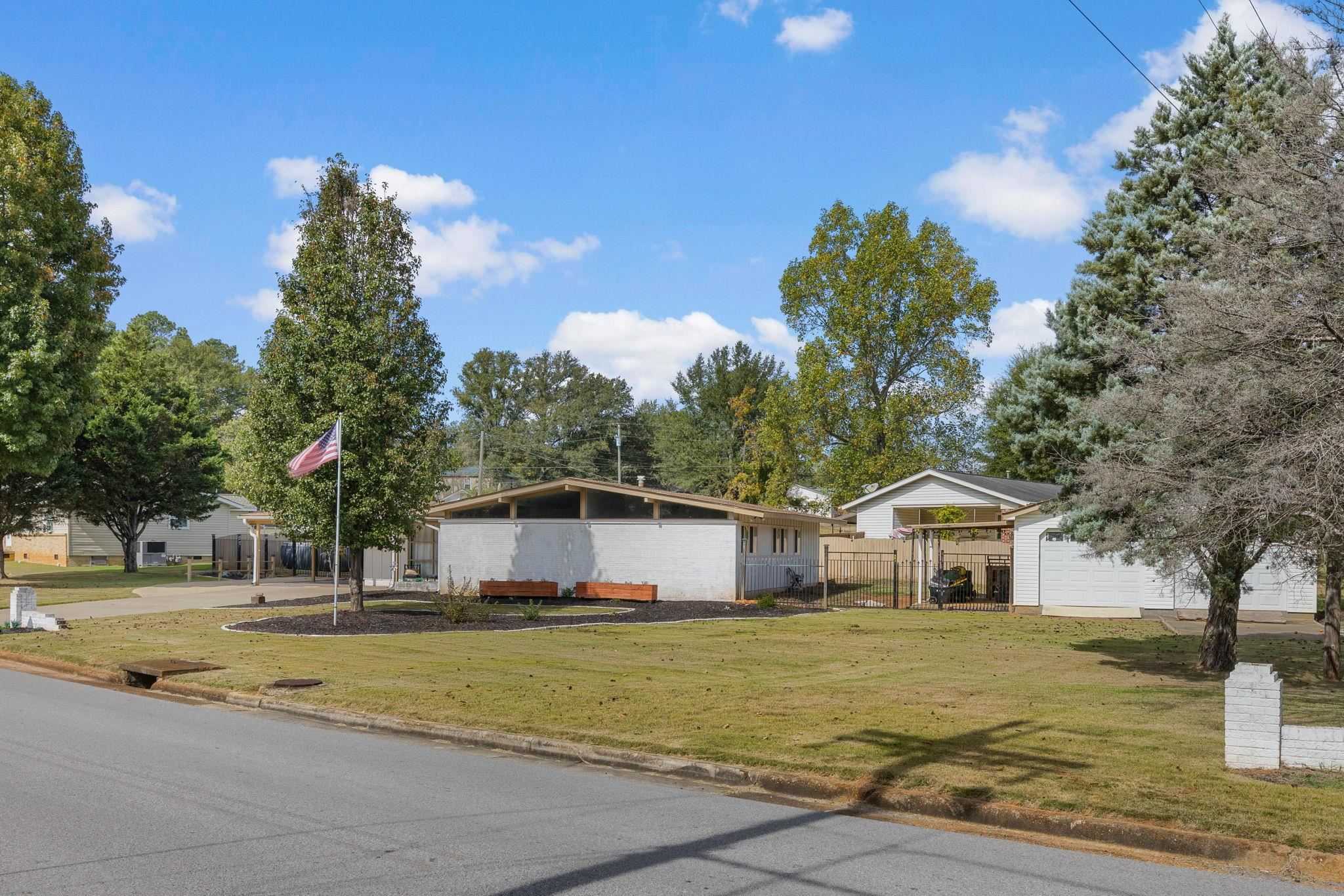 202 Davis Ave, Florence, AL 35633 — photo 4