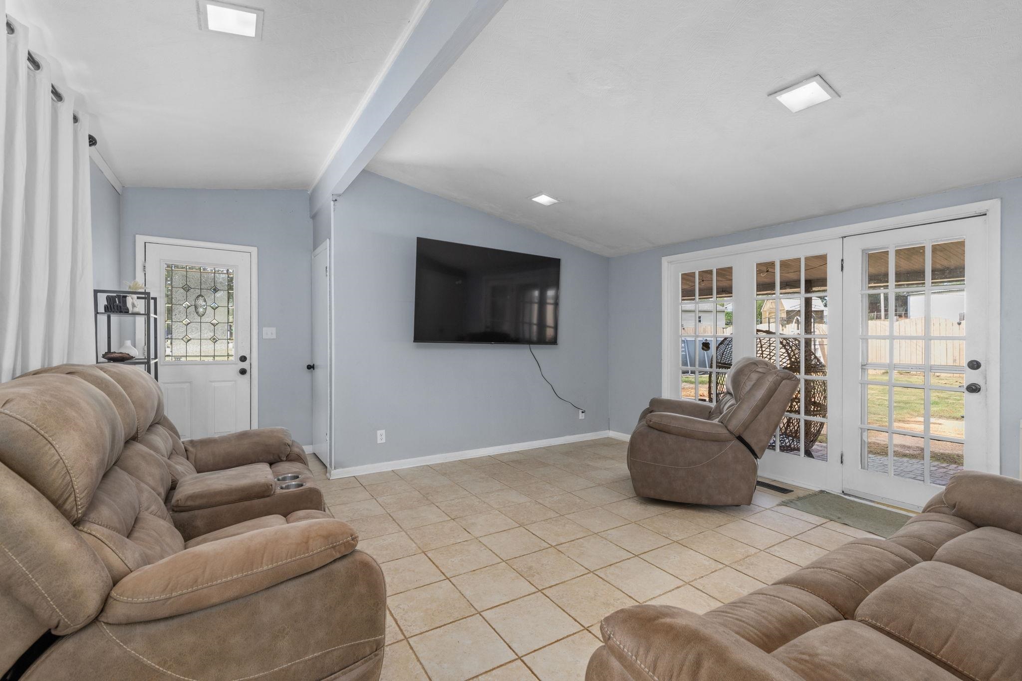 202 Davis Ave, Florence, AL 35633 — photo 9