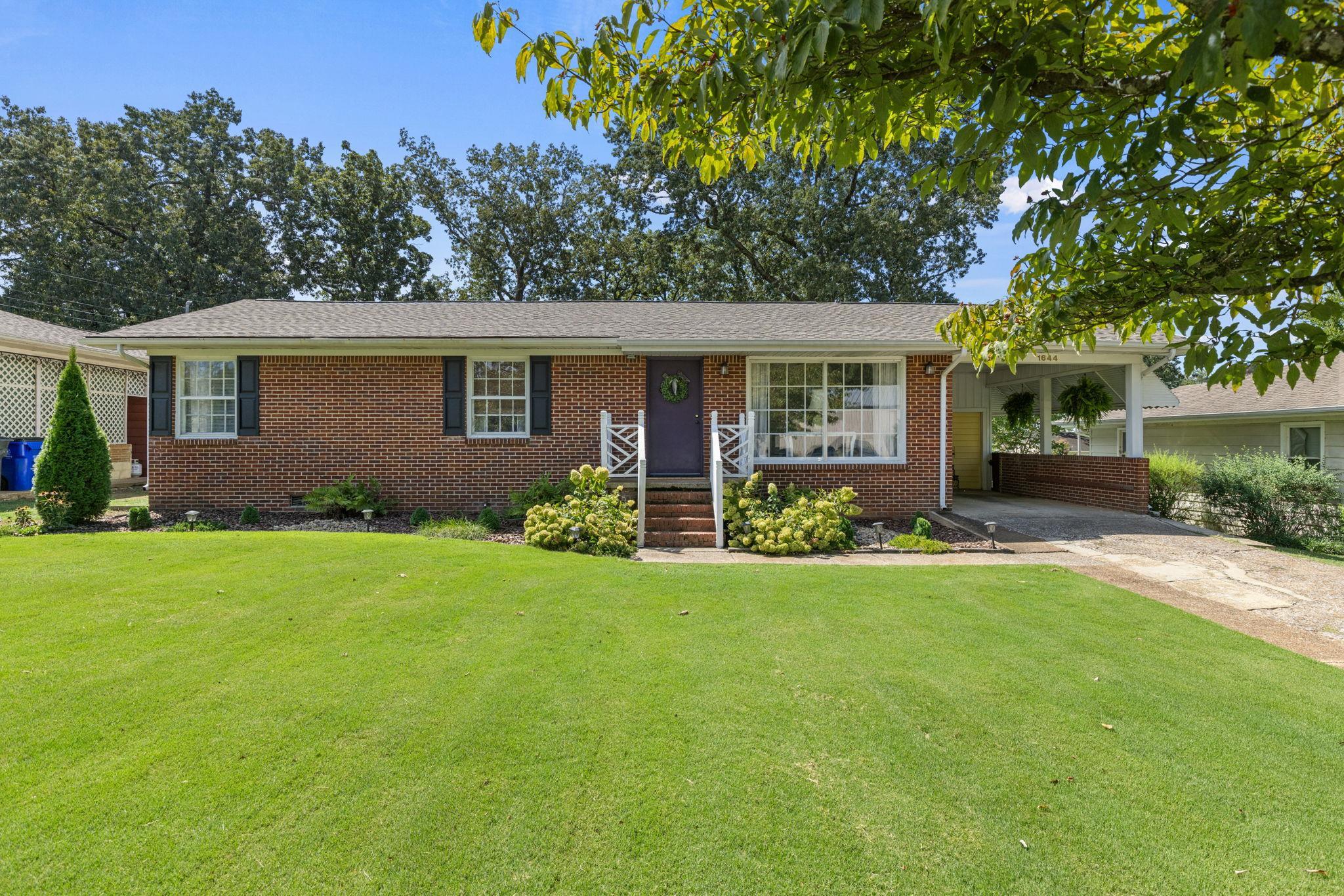 1644 Edgemont Dr, Florence, AL 35630 — photo 1