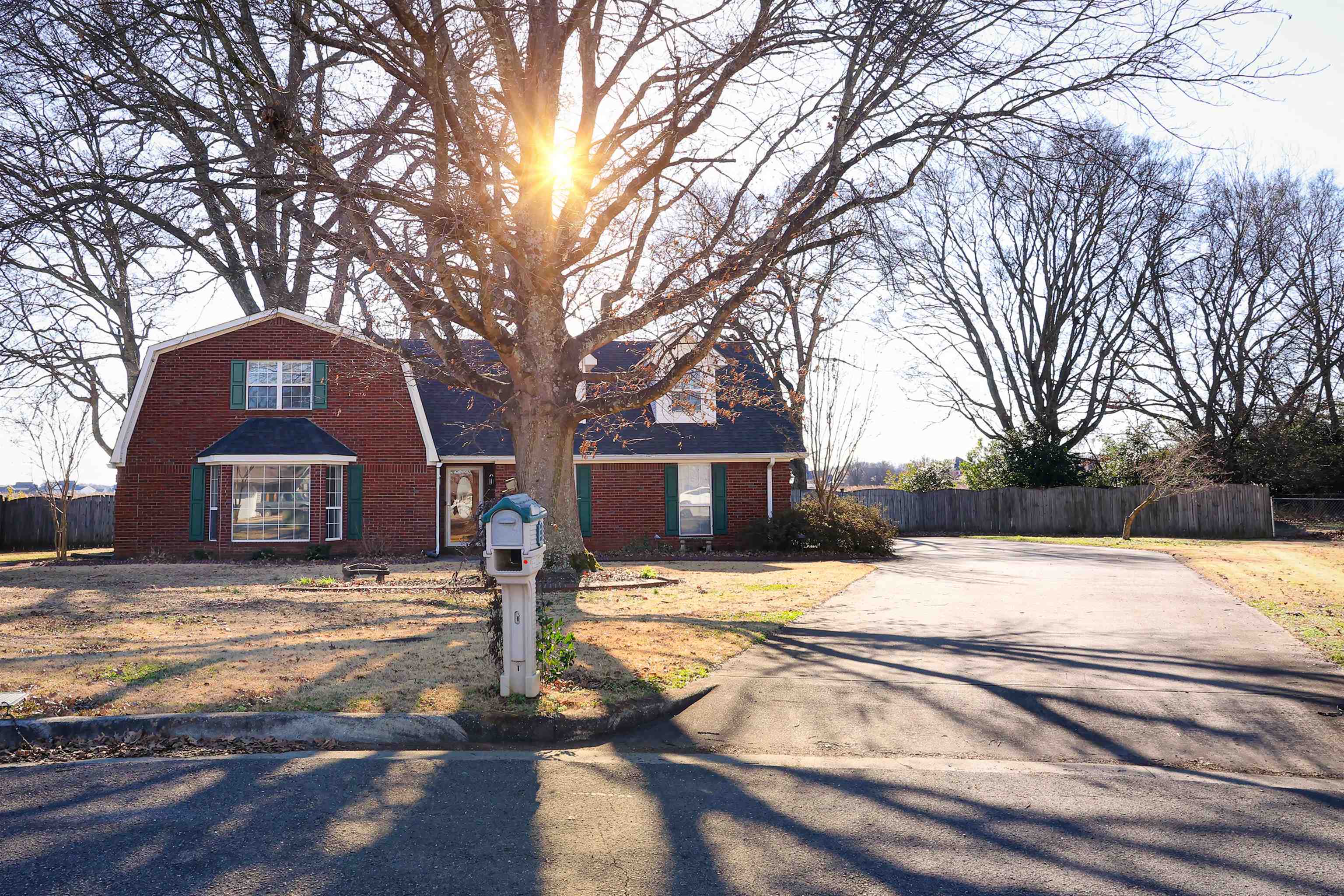 127 Murray Dr, Muscle Shoals, AL 35661 — photo 1