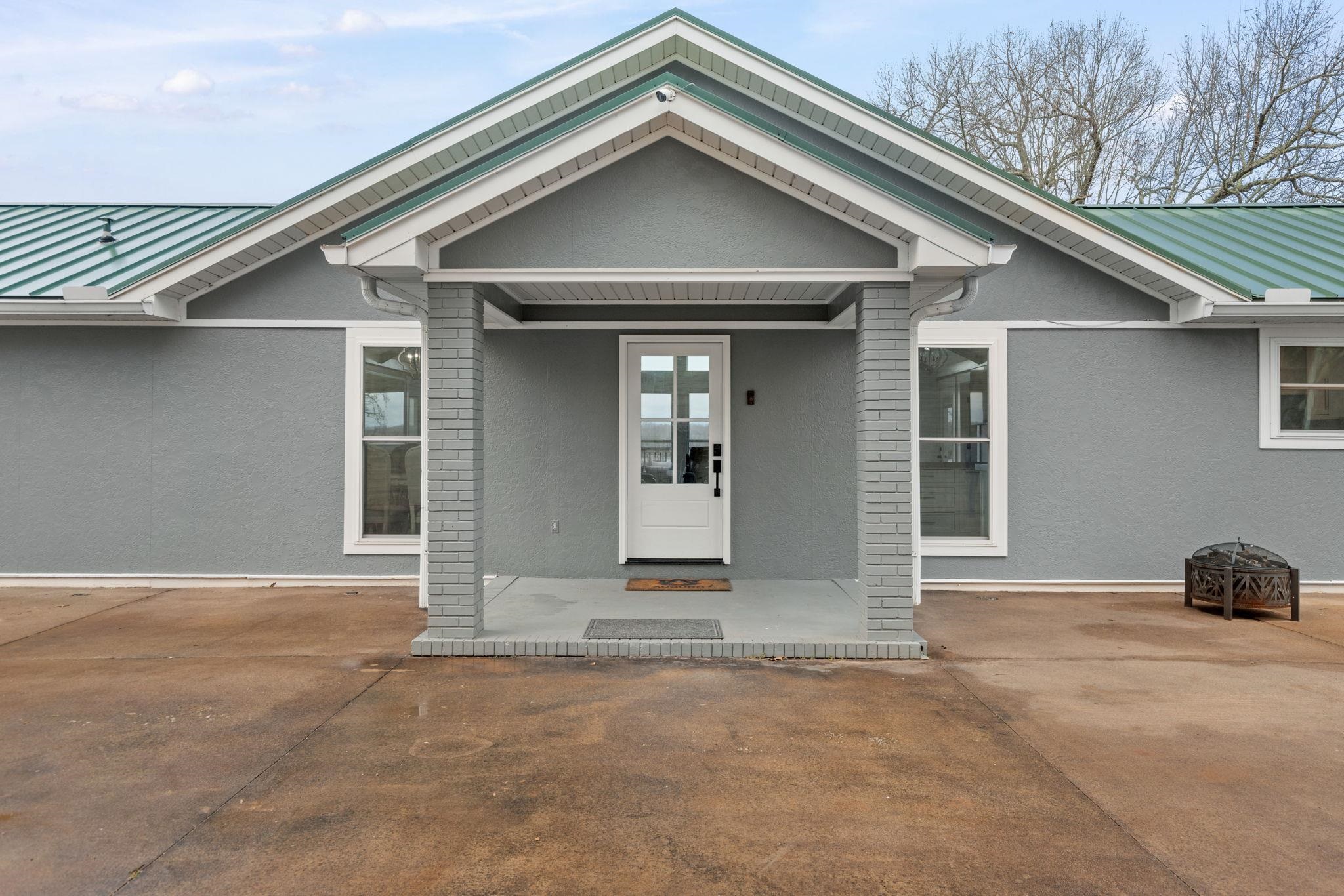 435 Carter Dr, Tuscumbia, AL 35674 — photo 2