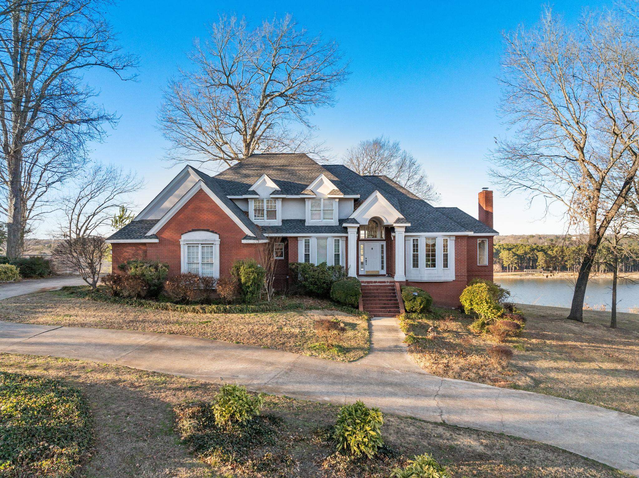 108 Holland Dr, Sheffield, AL 35660 — photo 1