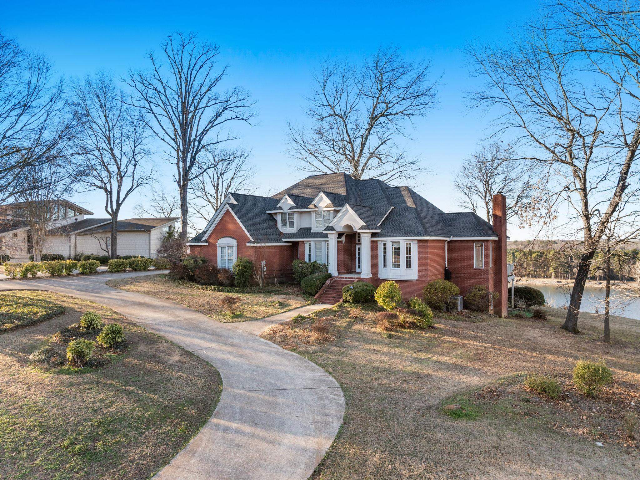108 Holland Dr, Sheffield, AL 35660 — photo 2