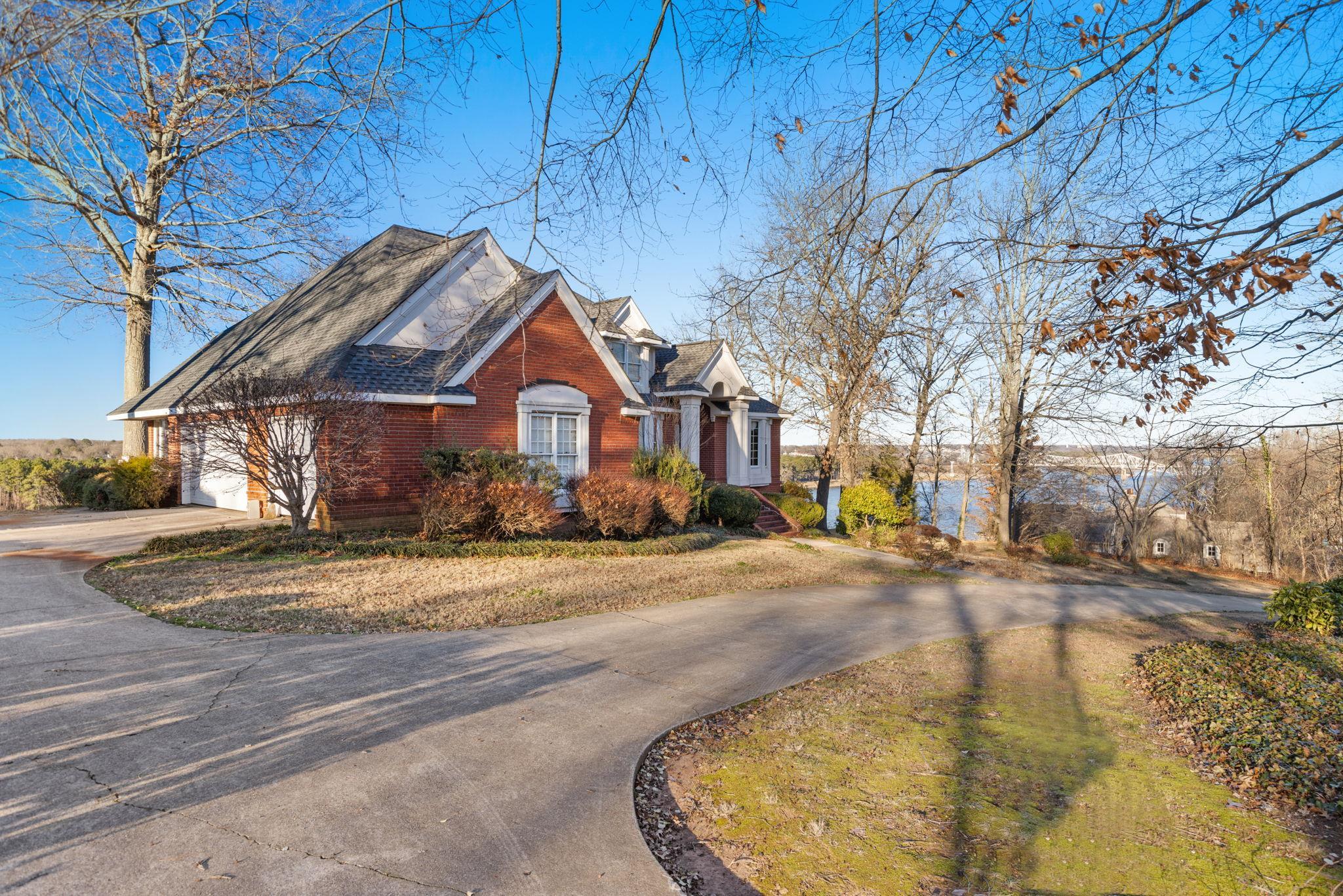 108 Holland Dr, Sheffield, AL 35660 — photo 3